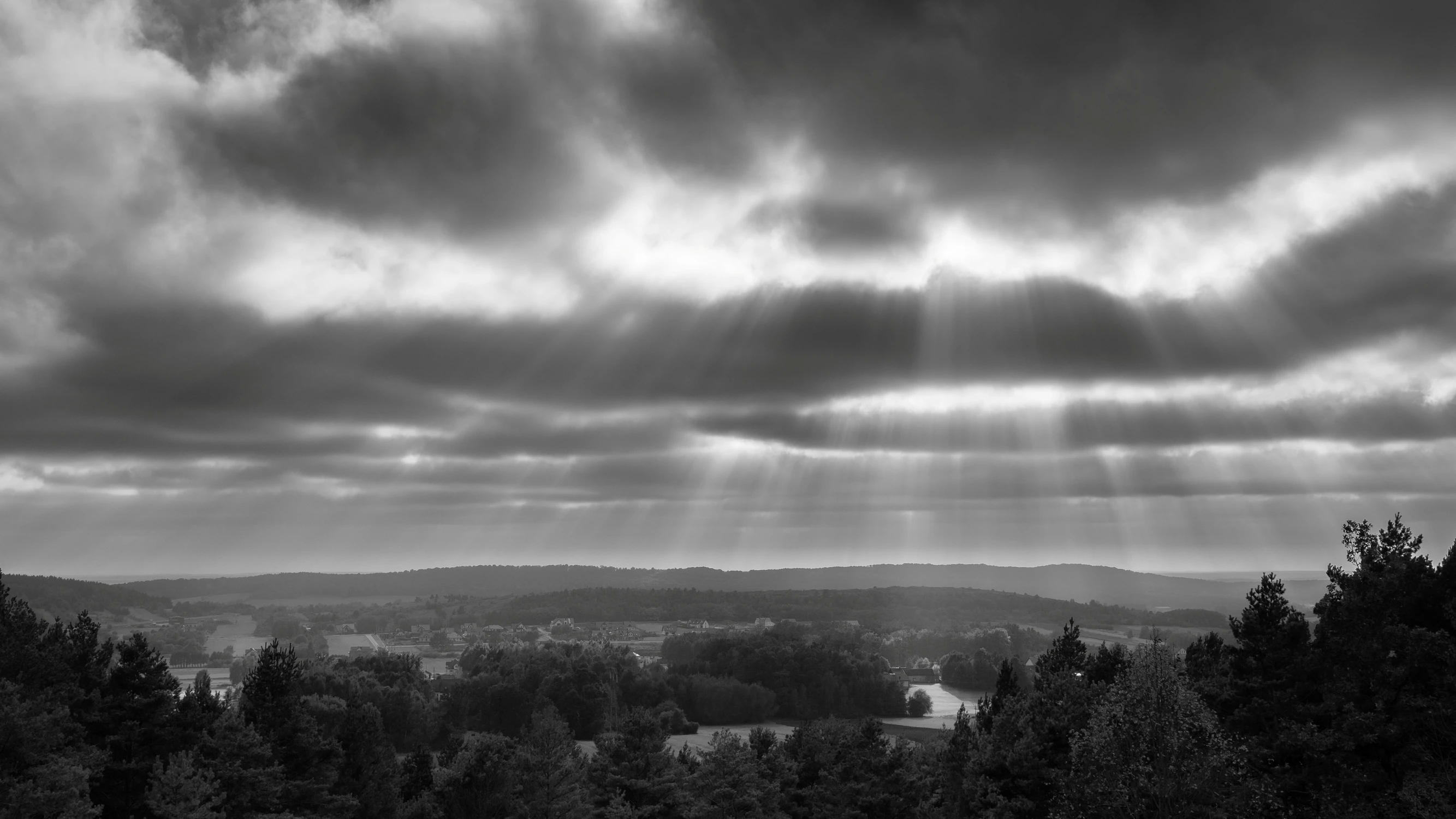 GDY NIEBO ODDYCHA ŚWIATŁEM