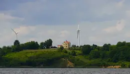 widok zza wody