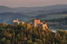 Dwa zamki w wieczornym słońcu