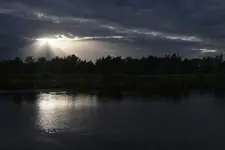 Światło za rzeką