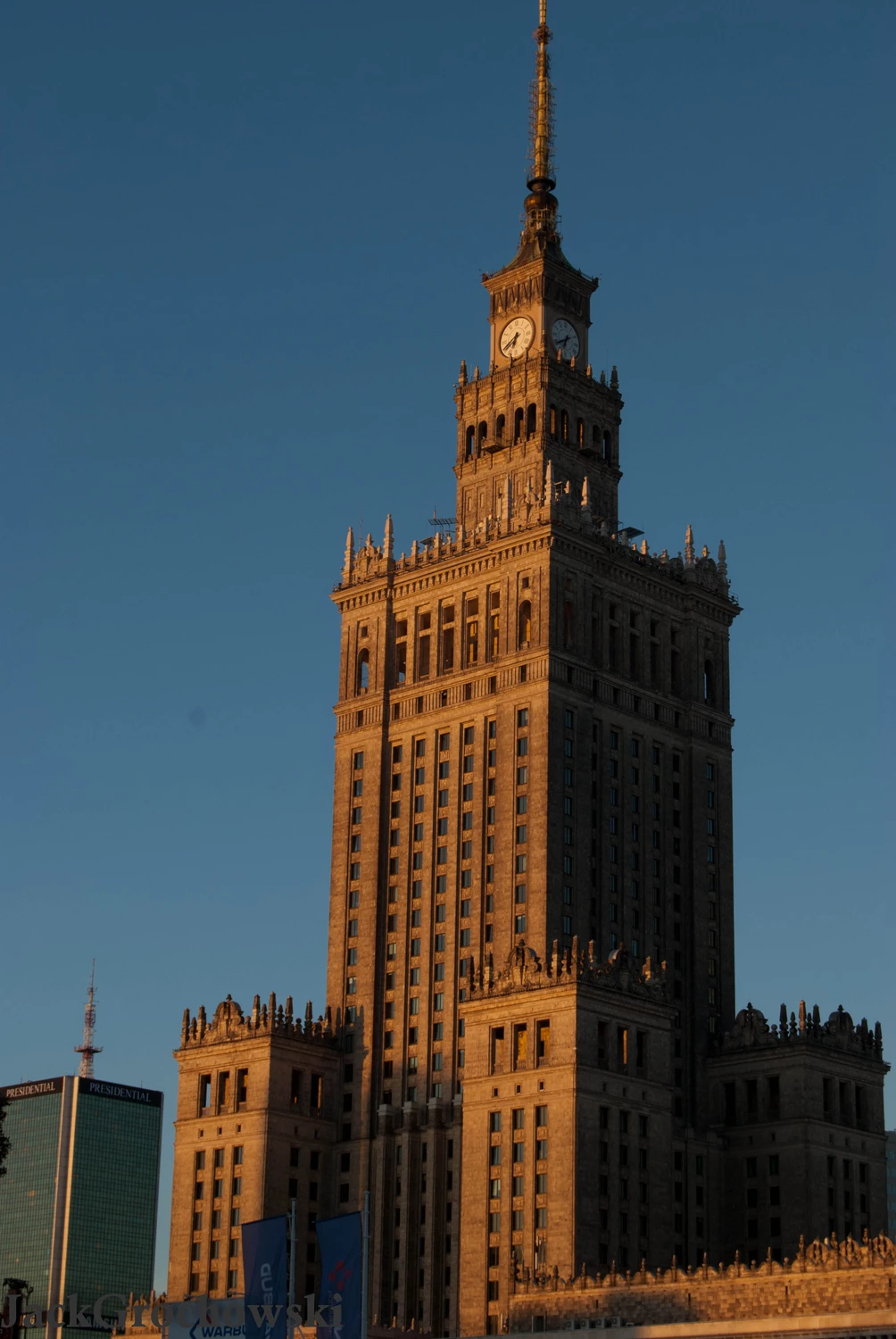Pałac w słońcu bez retuszu