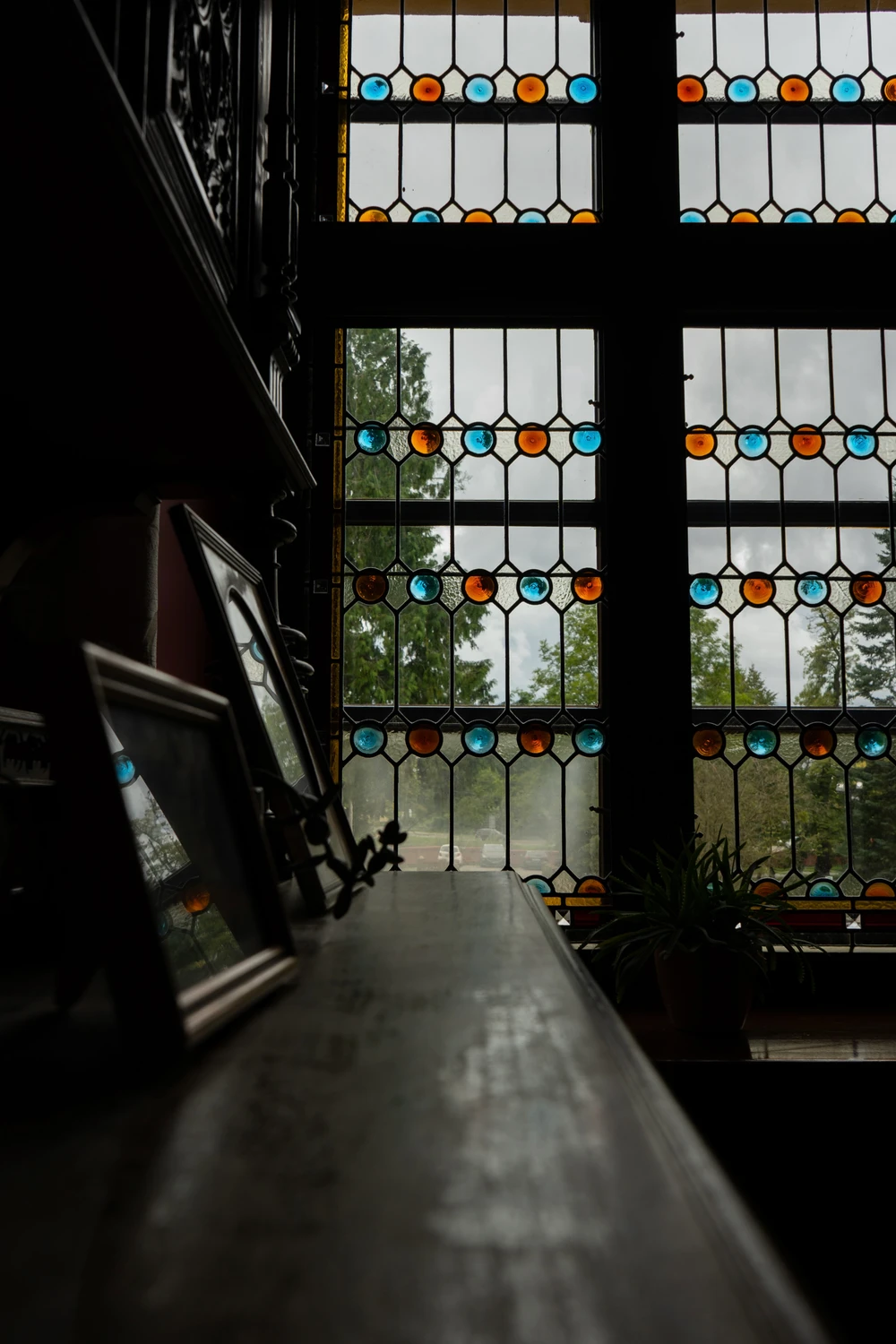 Światło przez szkło