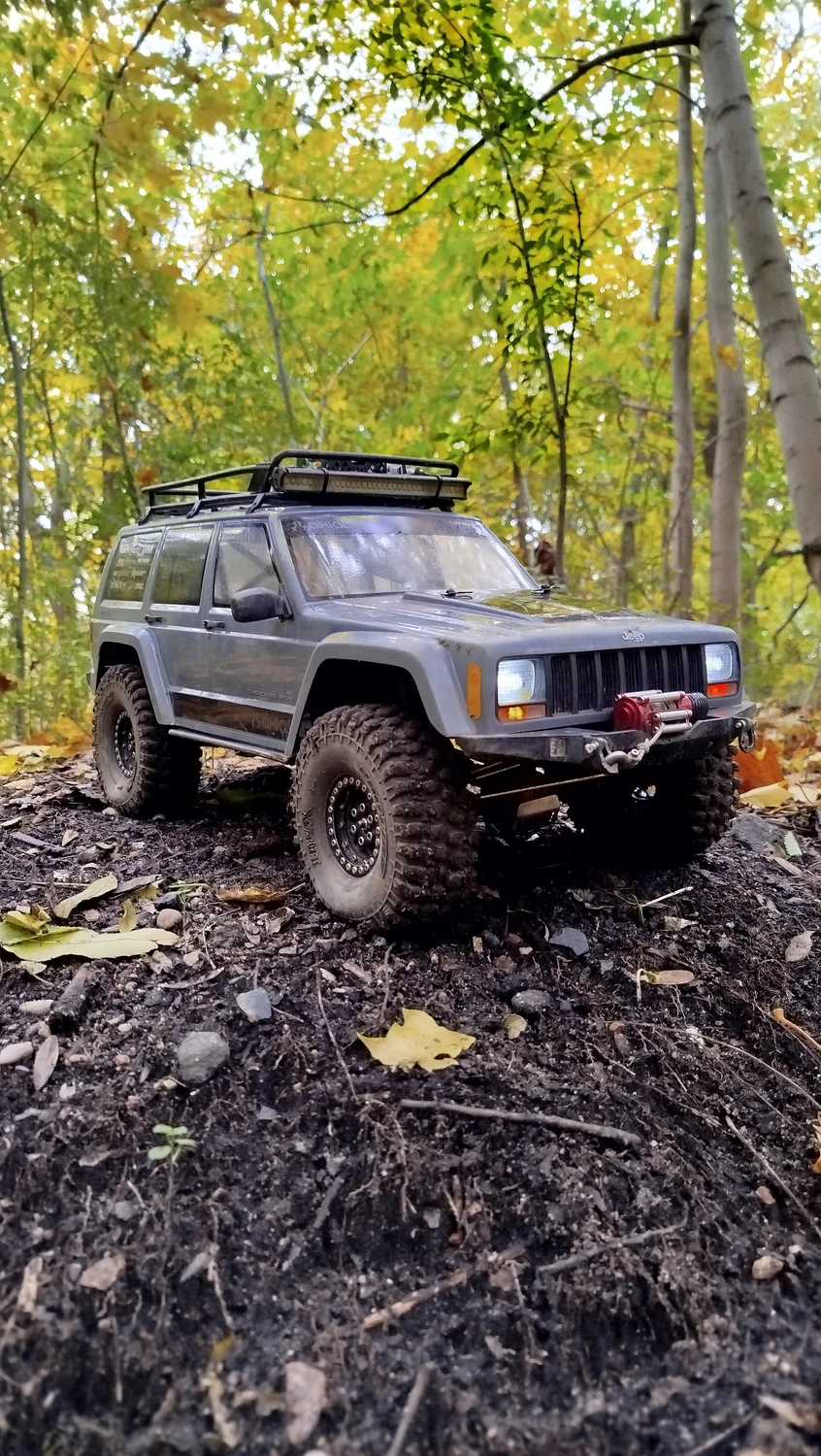 Axial SCX 10.2 Jeep Cherokee 