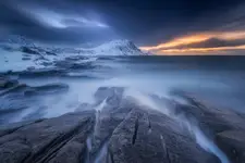 "ZANIM NOC ZAMKNIE HORYZONT"