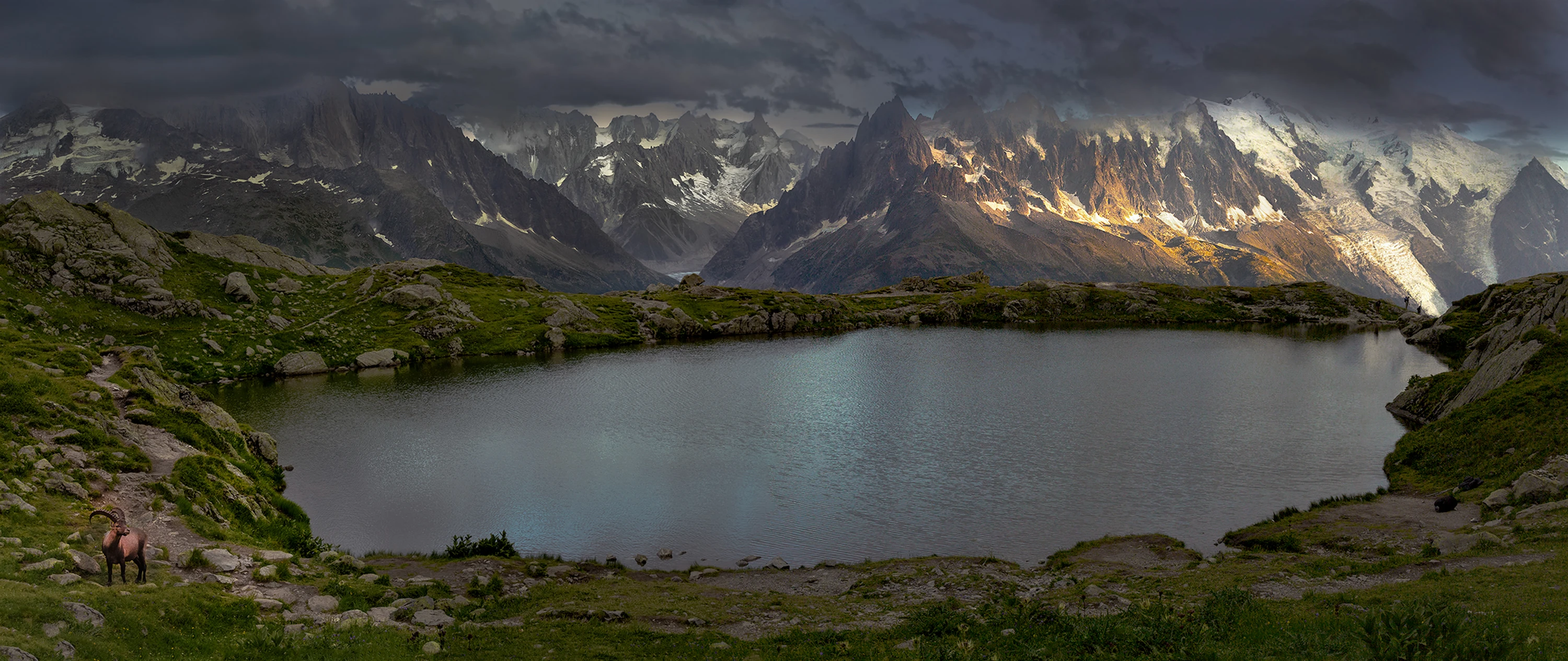 Jezioro Białe i koziorożec.