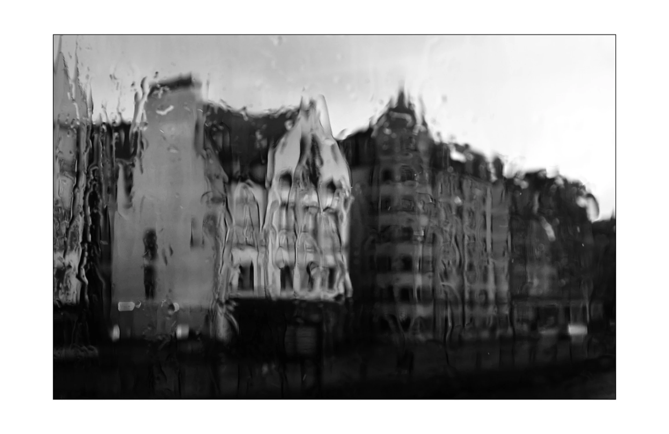 A ten dom nie jest prawdziwym domem...