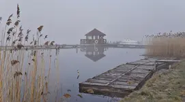 zamglony krajobraz wodny