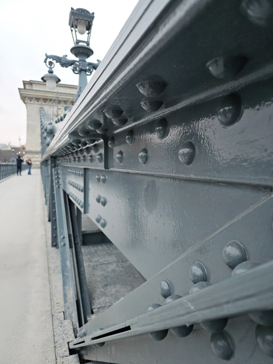 Śrubki, nity i historia. Budapeszt w detalu