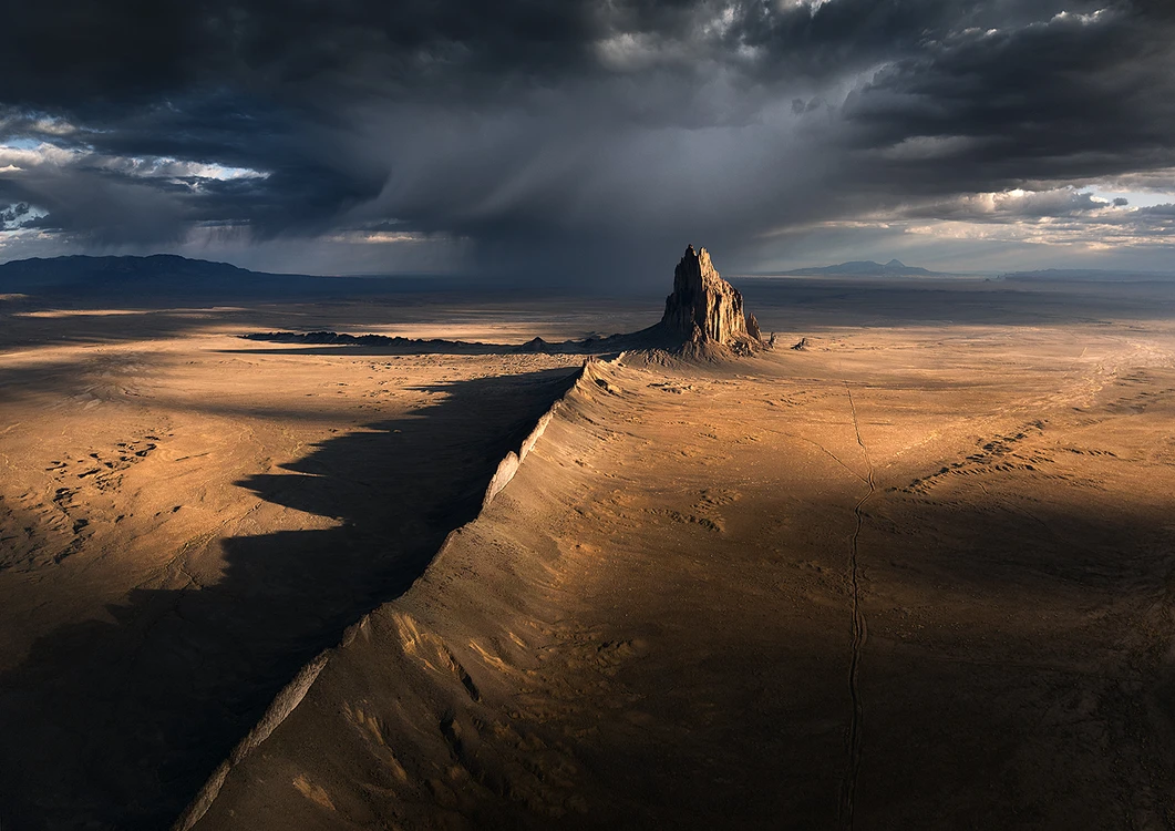 Shiprock podczas burzy