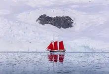 Jacht Elsi u stóp lodowca