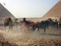 Między Cheopsem a Chefrenem