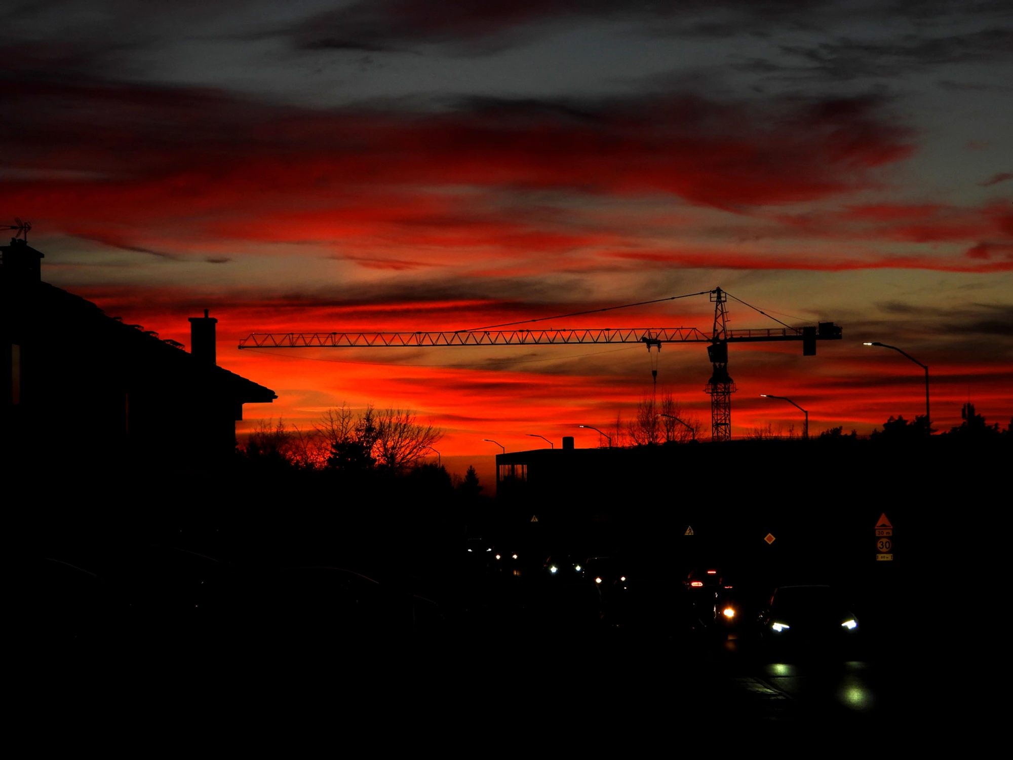 Niech się mury pną do góry