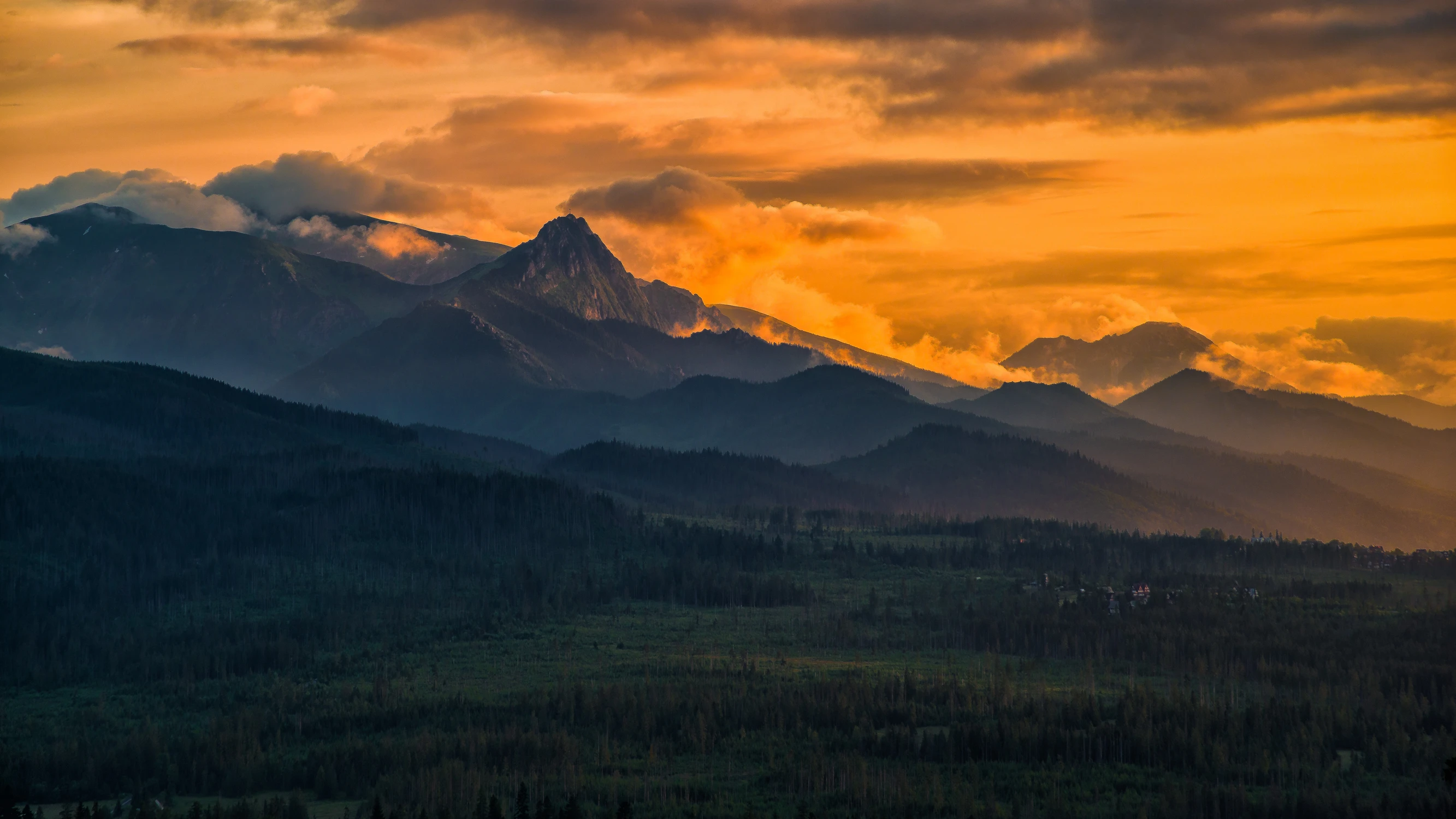 Tatry Zachodnie o zachodzie