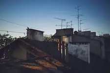 Plac na Groblach 19 — Kraków, 2018 (złota godzina)