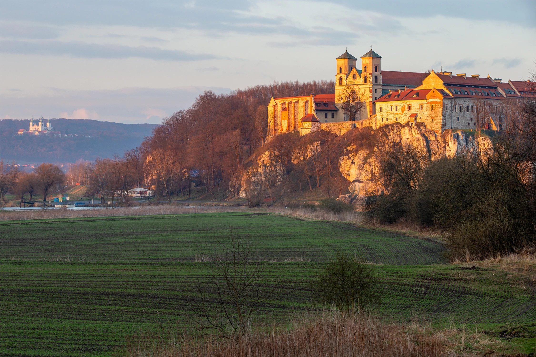 Dwa klasztory. 