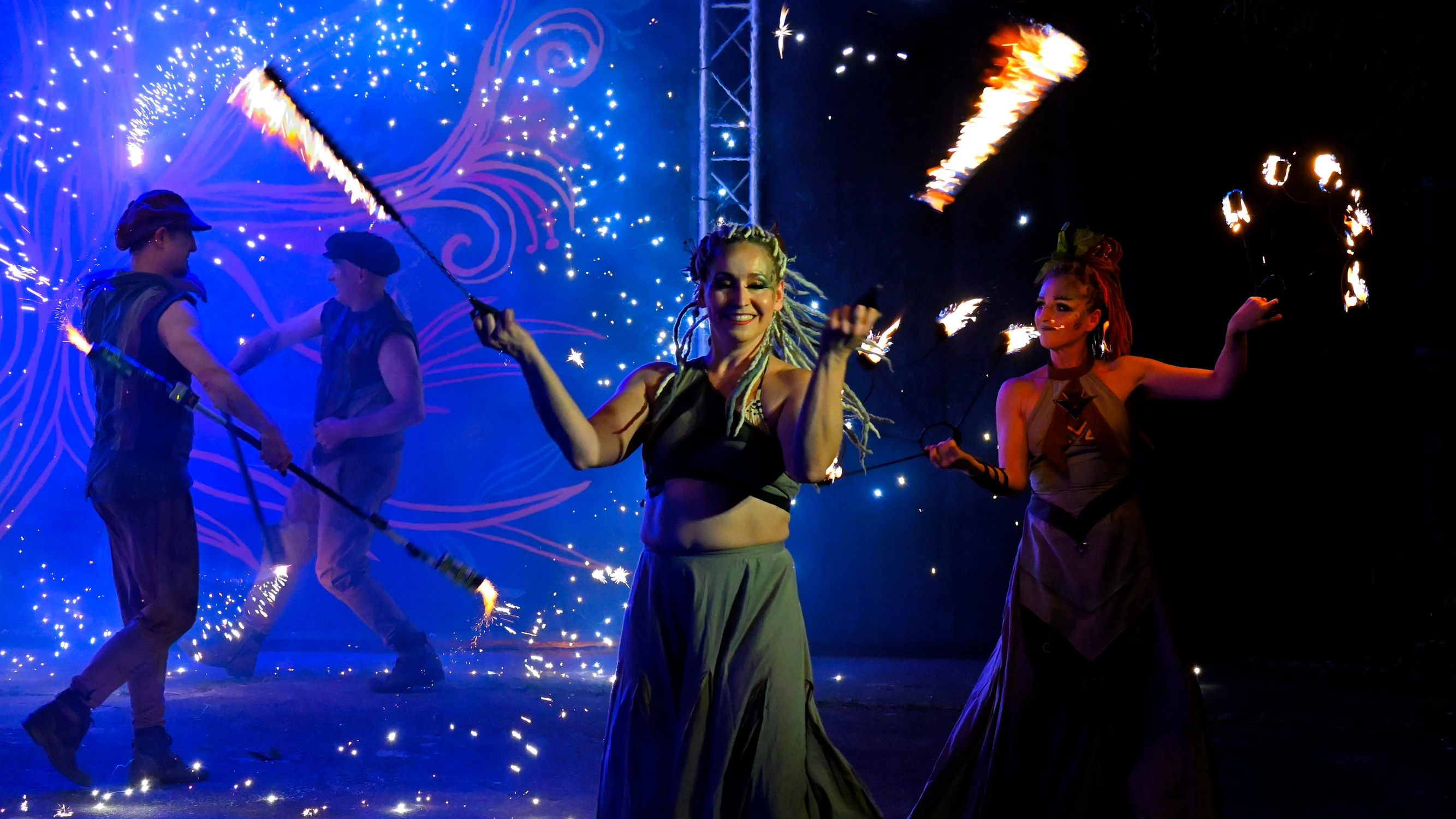 Wystrzałowej Zabawy Sylwestrowej !!!