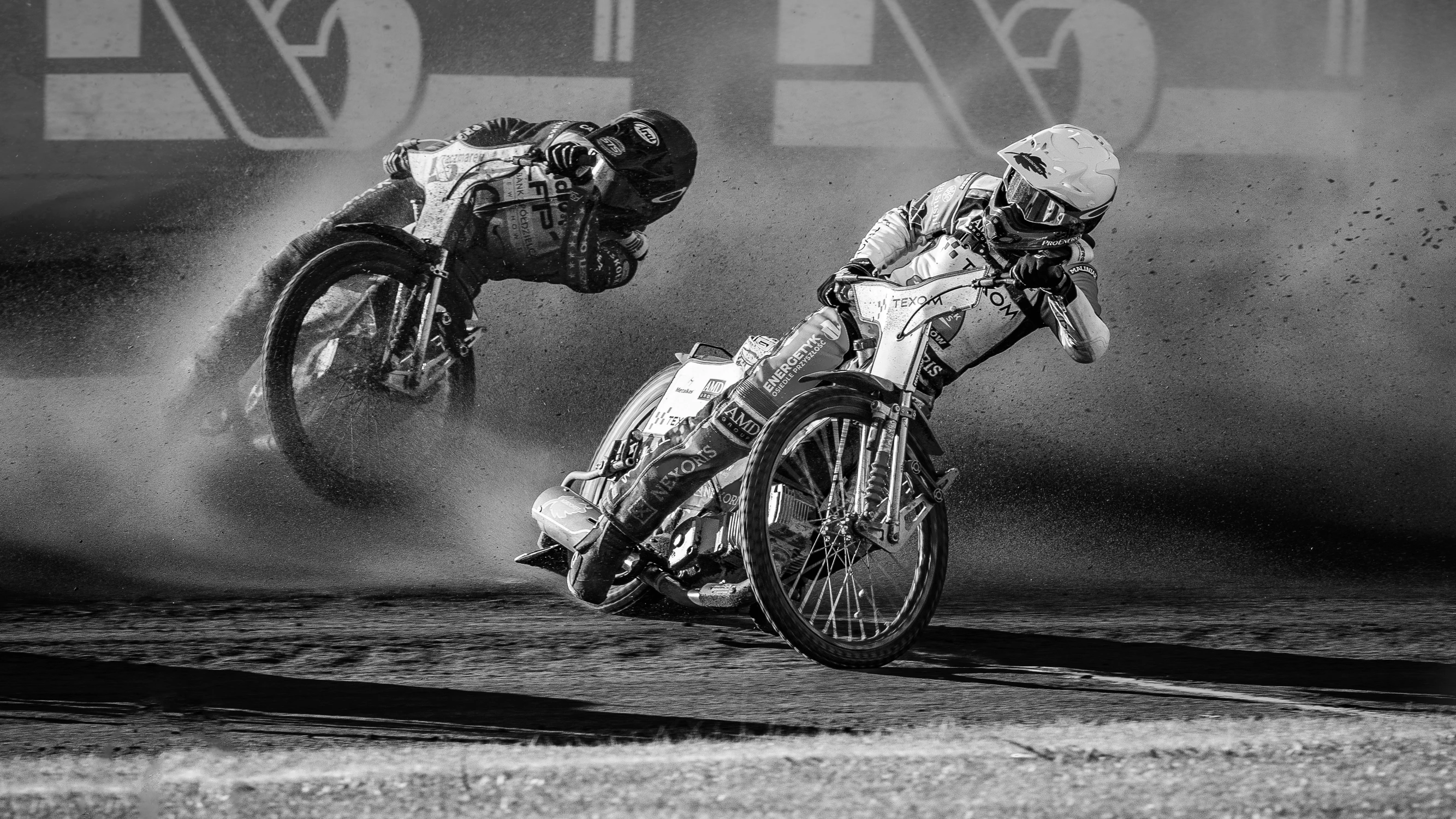 Czarno biały swiatłocień czarnego sportu