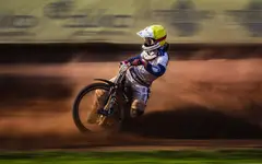 Światłem i kurzem otulony